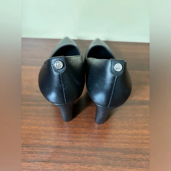 MICHAEL KORS Milly Pump - Picture 10 of 11